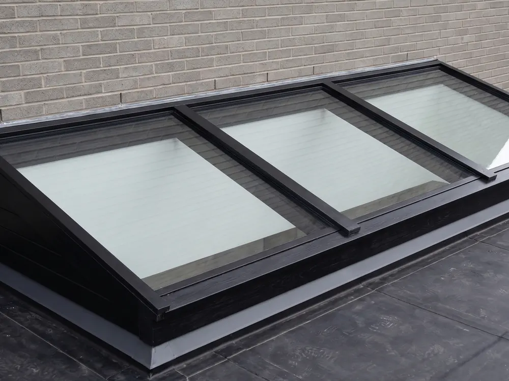Gevellessenaar lichtstraat die aansluit tegen de achtergevel van een woning