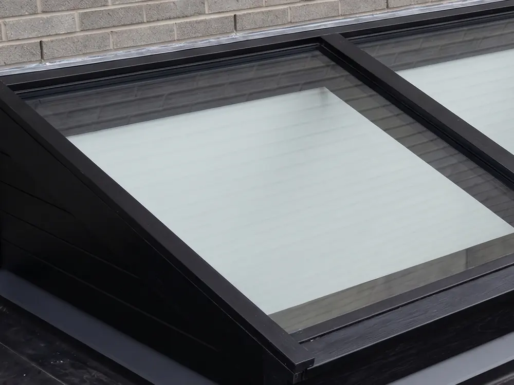 Lichtstraat op maat, klaar om te worden opgehaald door een aannemer